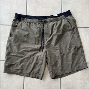 Columbia Men’s Fishing/Swim shorts Army Green Stretch
XL